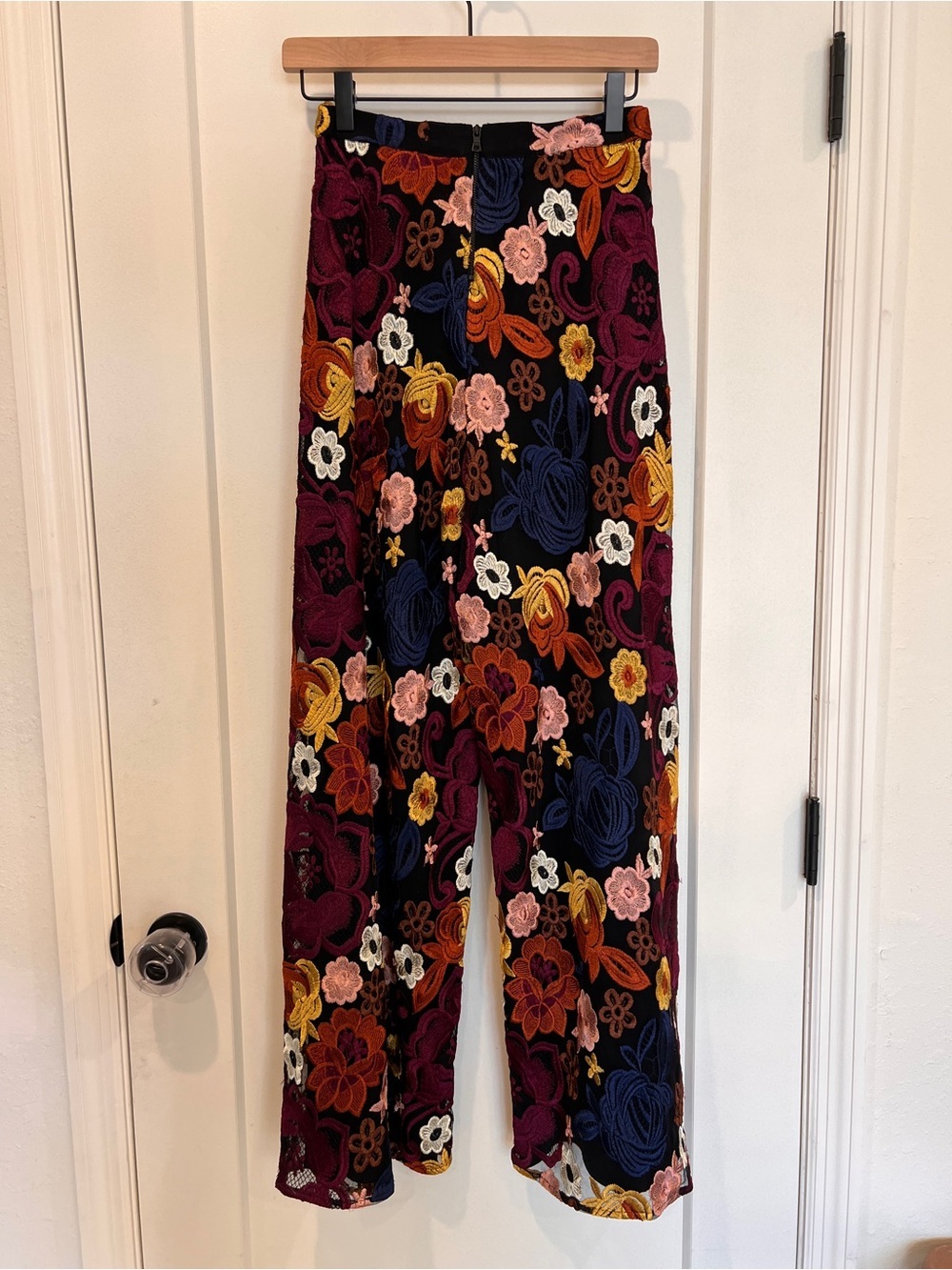 Alice + Olivia Floral Embroidered Wide Leg Pants - Picture 4 of 13